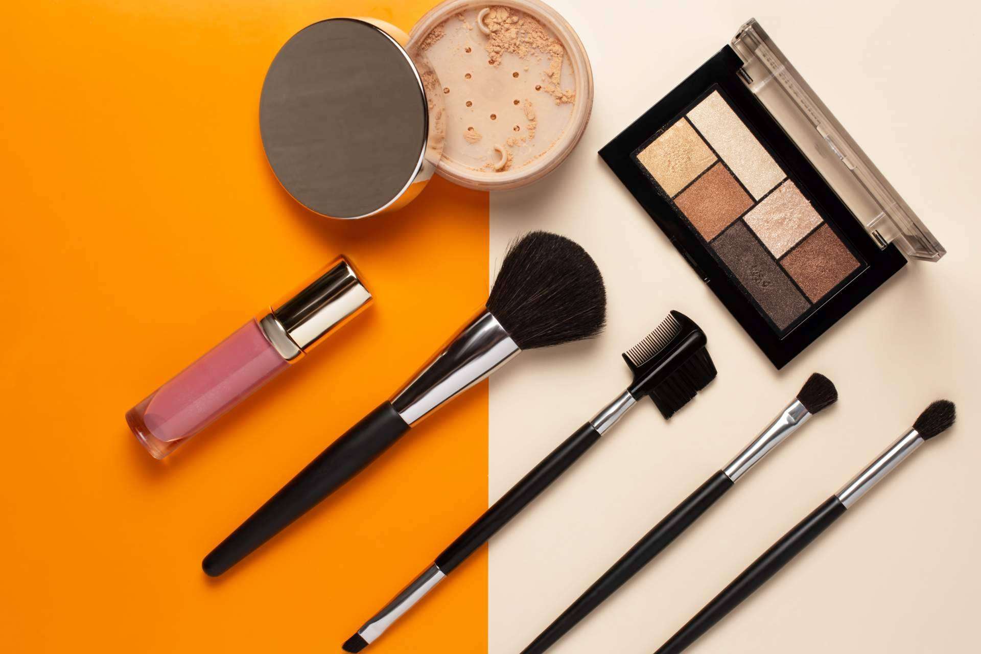 Tus Compras de Confianza dispone de un amplio catálogo de cosmética tanto labial como para ojos