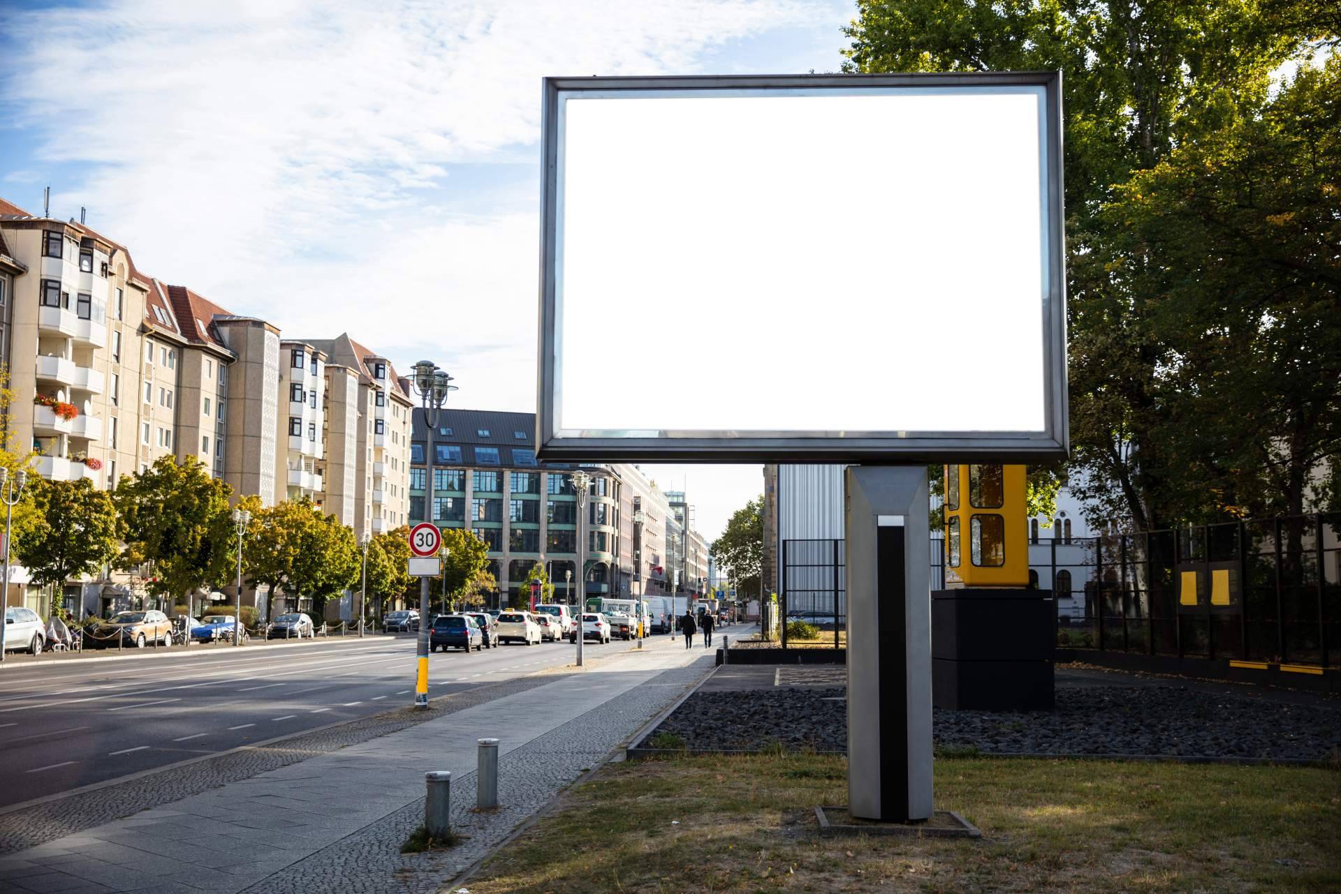 Eccodiez explica las ventajas de la publicidad exterior en los mupis publicitarios
