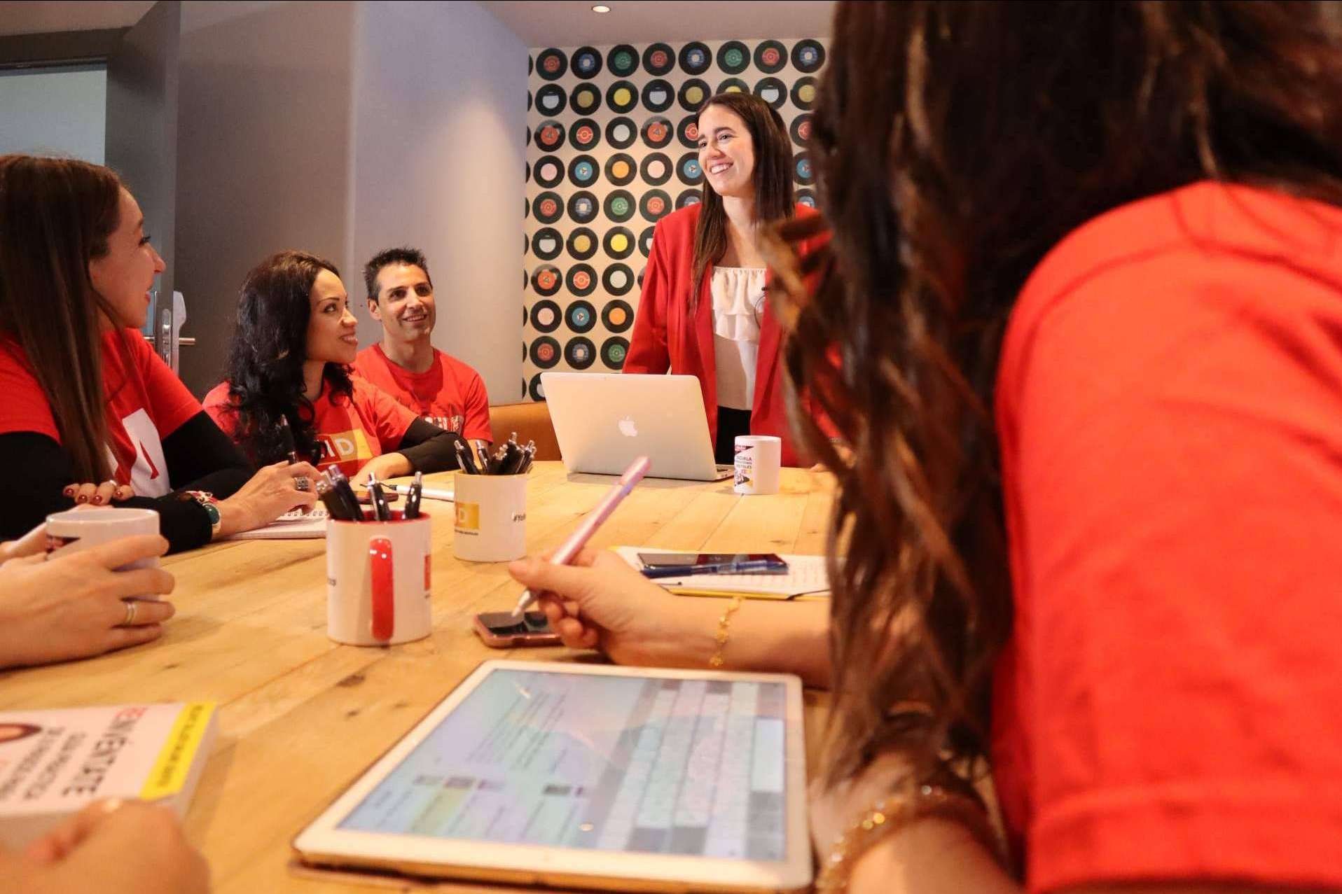 El programa en español que ha revolucionado el emprendimiento digital, máster Lanza Tu Negocio