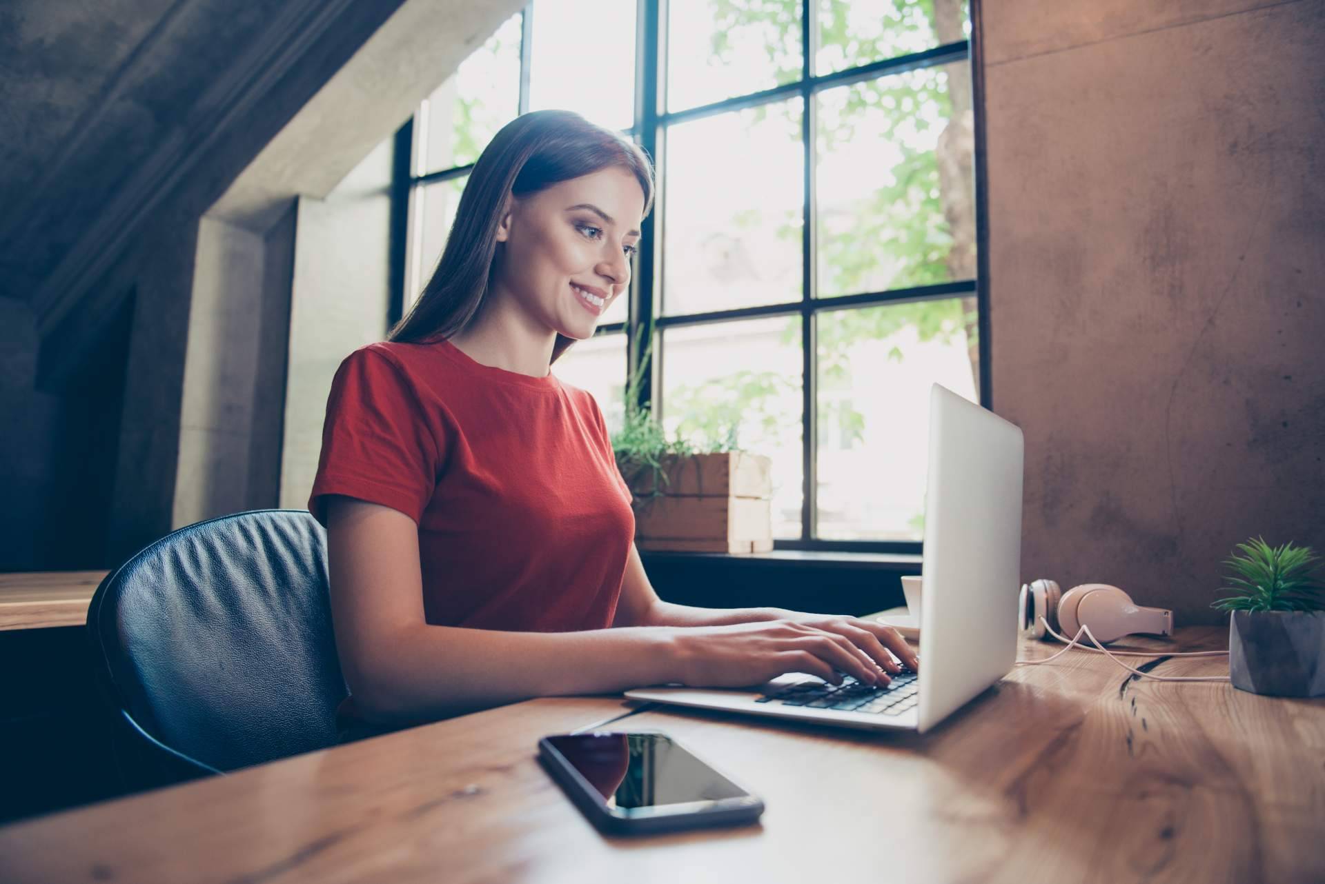 La nueva red social entre trabajadores particulares para ganar ingresos extra es la app de Te Valgo