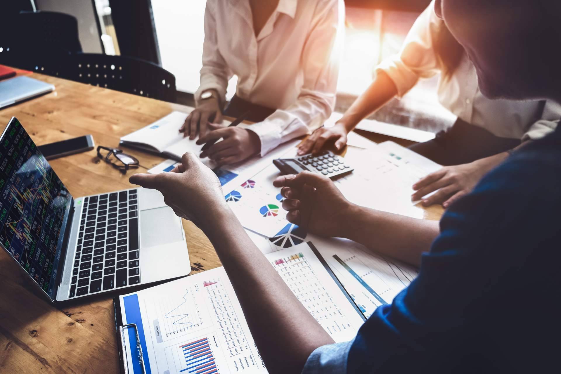 ¿Cuáles son las estrategias de marketing para el sector industrial? BCM Marketing