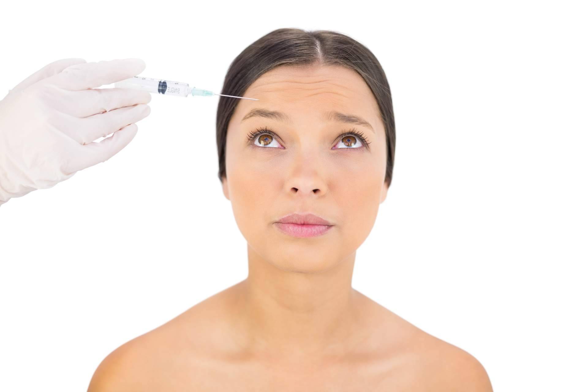 La Clínica de Medicina Estética Sánchez Peral en Castellón lleva a cabo diseño de cejas con bótox