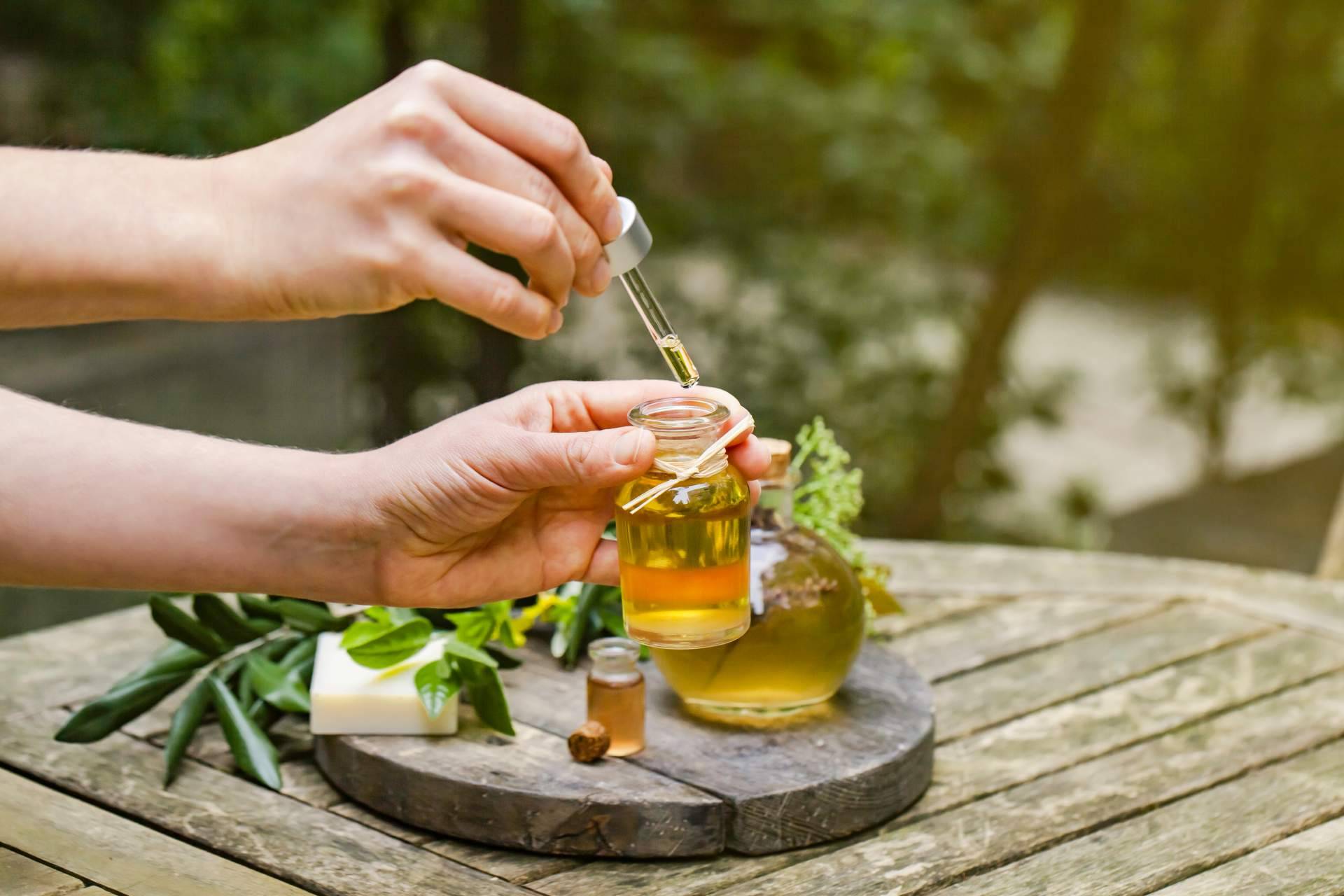 Comdiet explica cómo se extraen los aceites esenciales y sus beneficios