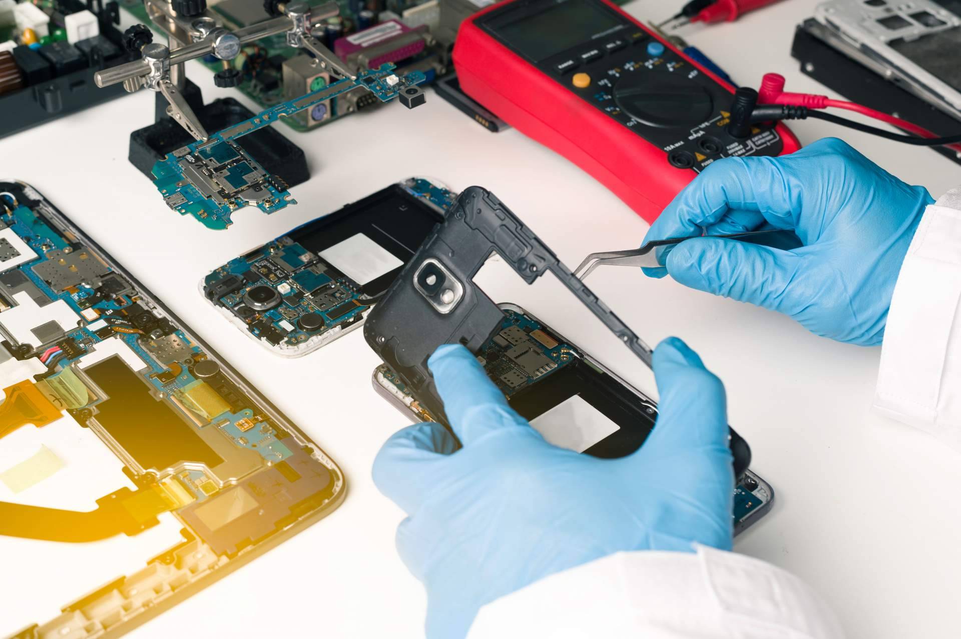 La empresa Repuestos Tic repara móviles de la marca Xiaomi