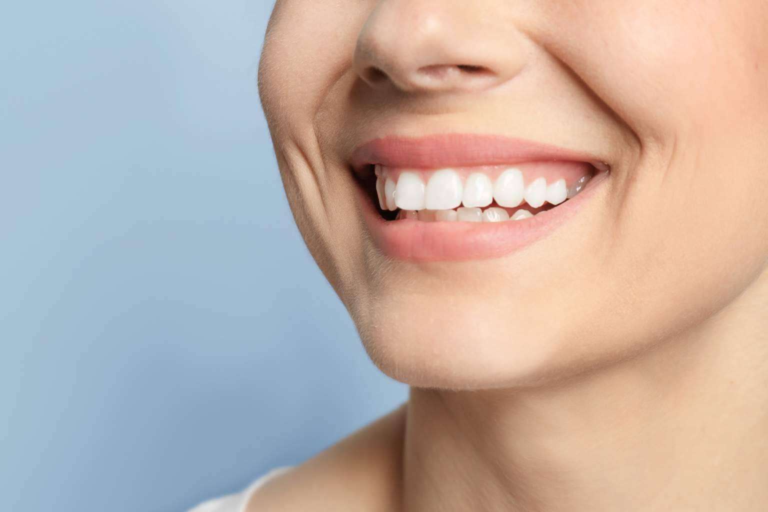 La Clínica Sonrisas de Corrales Dental garantiza implantes dentales de calidad mediante un tratamiento de calidad