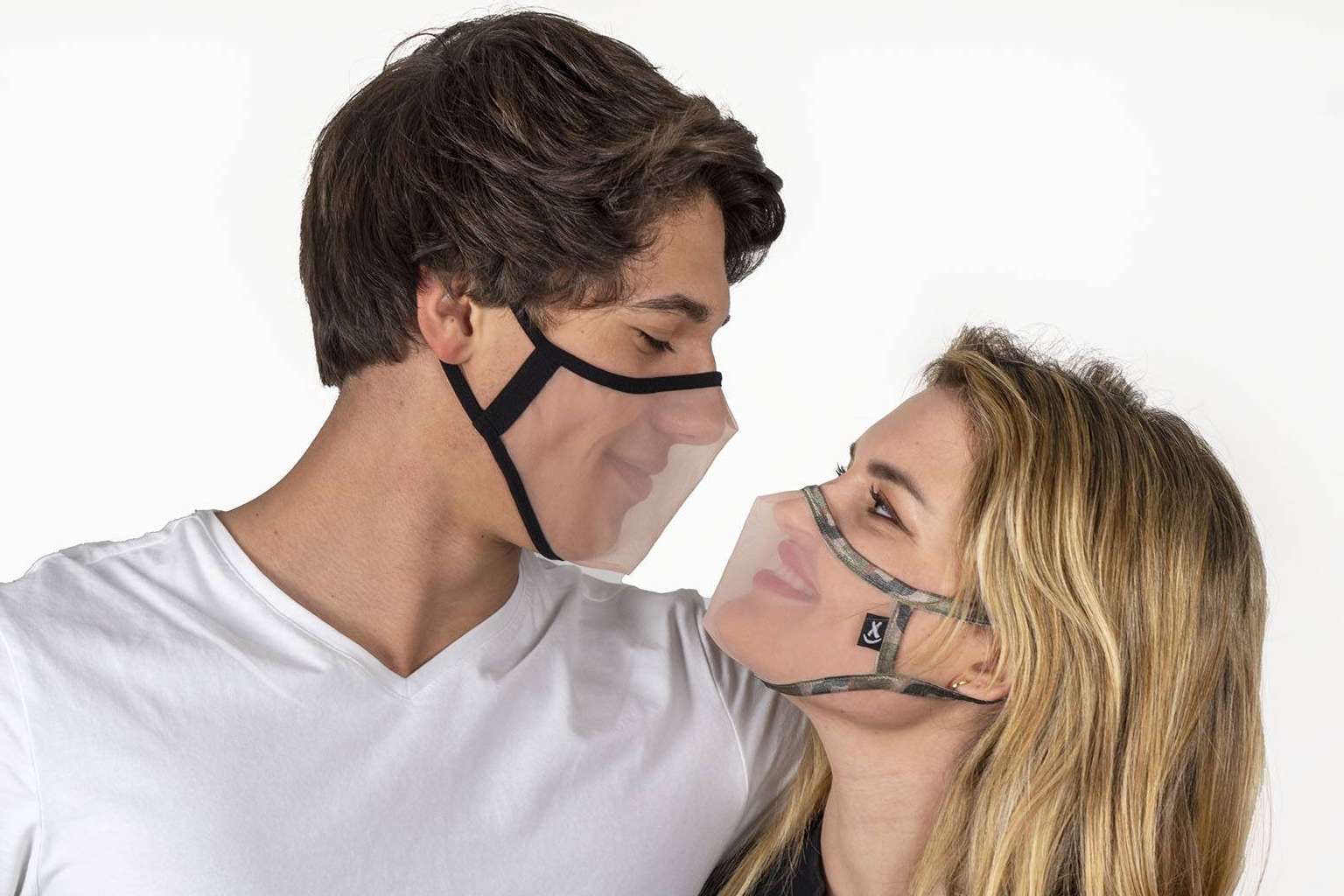 Para comunicarse adecuadamente con personas con minusvalía auditiva, Xula ofrece mascarillas transparentes