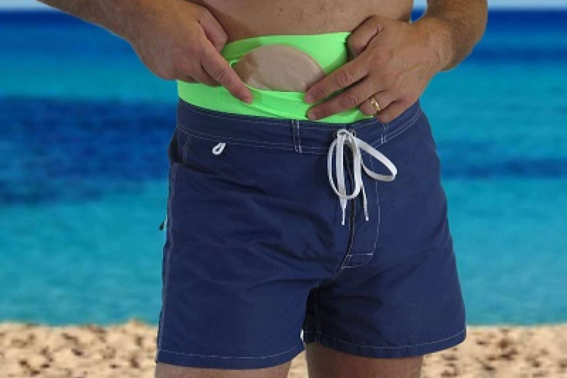 Las ventajas de las fajas para bañarse en la piscina con una ostomía que ofrece Maldita Hernia