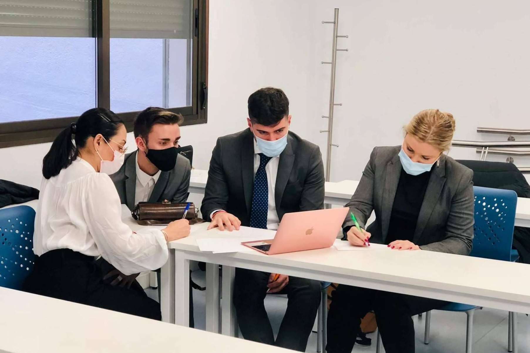 Bravo19 ofrece un curso de Auxiliar de Vuelo TCP en Bilbao con promoción especial