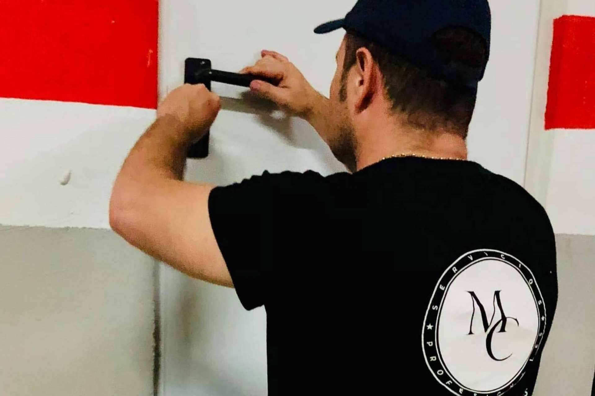 Servicios de cerrajero urgente y no urgente Valencia en la compañía MC Servicios Profesionales