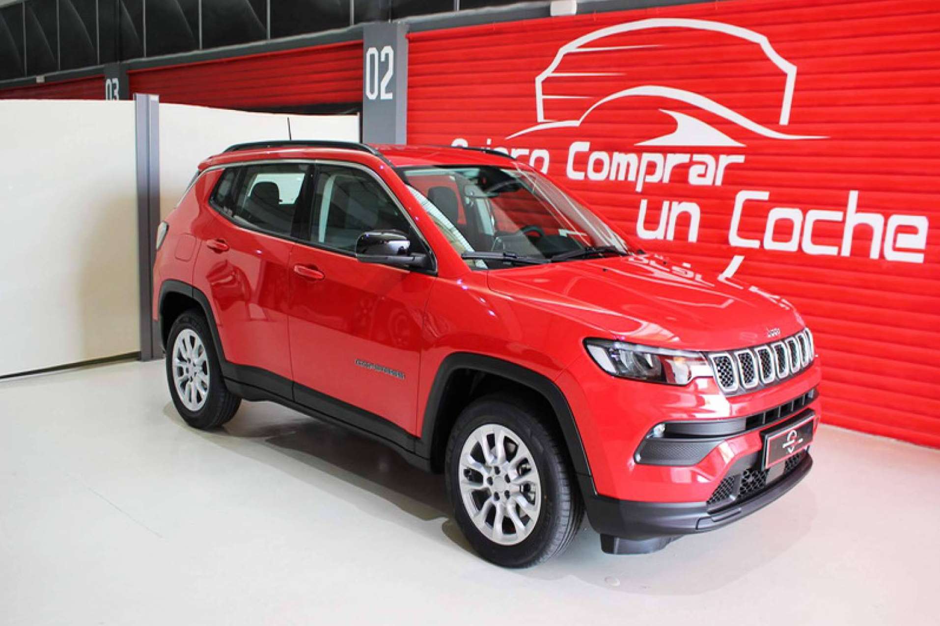 Coches a km 0 y seminuevos con entrega inmediata disponibles en un concesionario de vehículos en Madrid, para estrenar coche al mejor precio