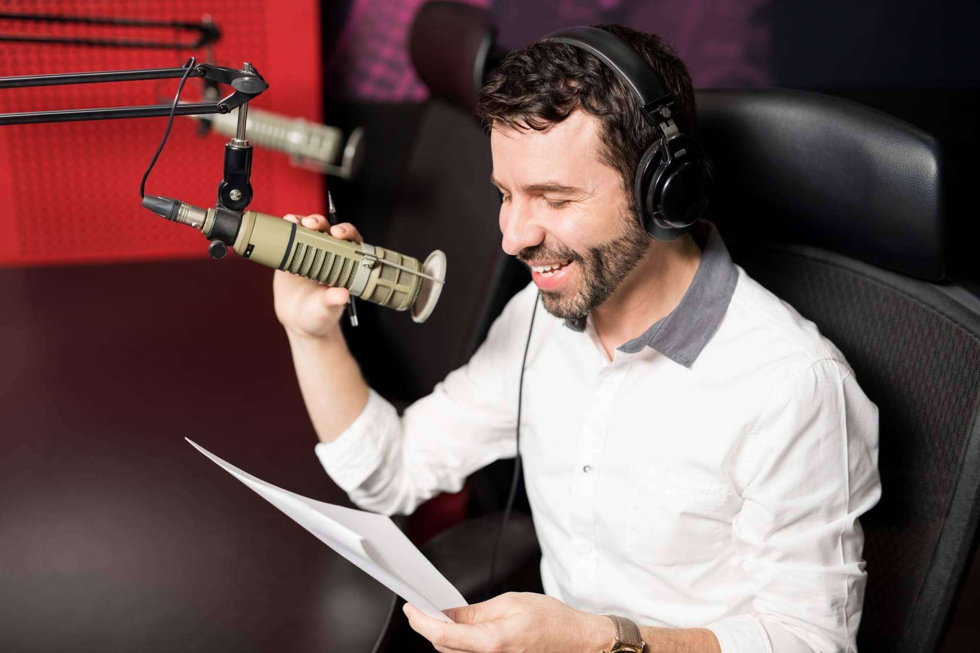 Elegir voces de locutores, un activo para los negocios, según VOCES EN LA RED