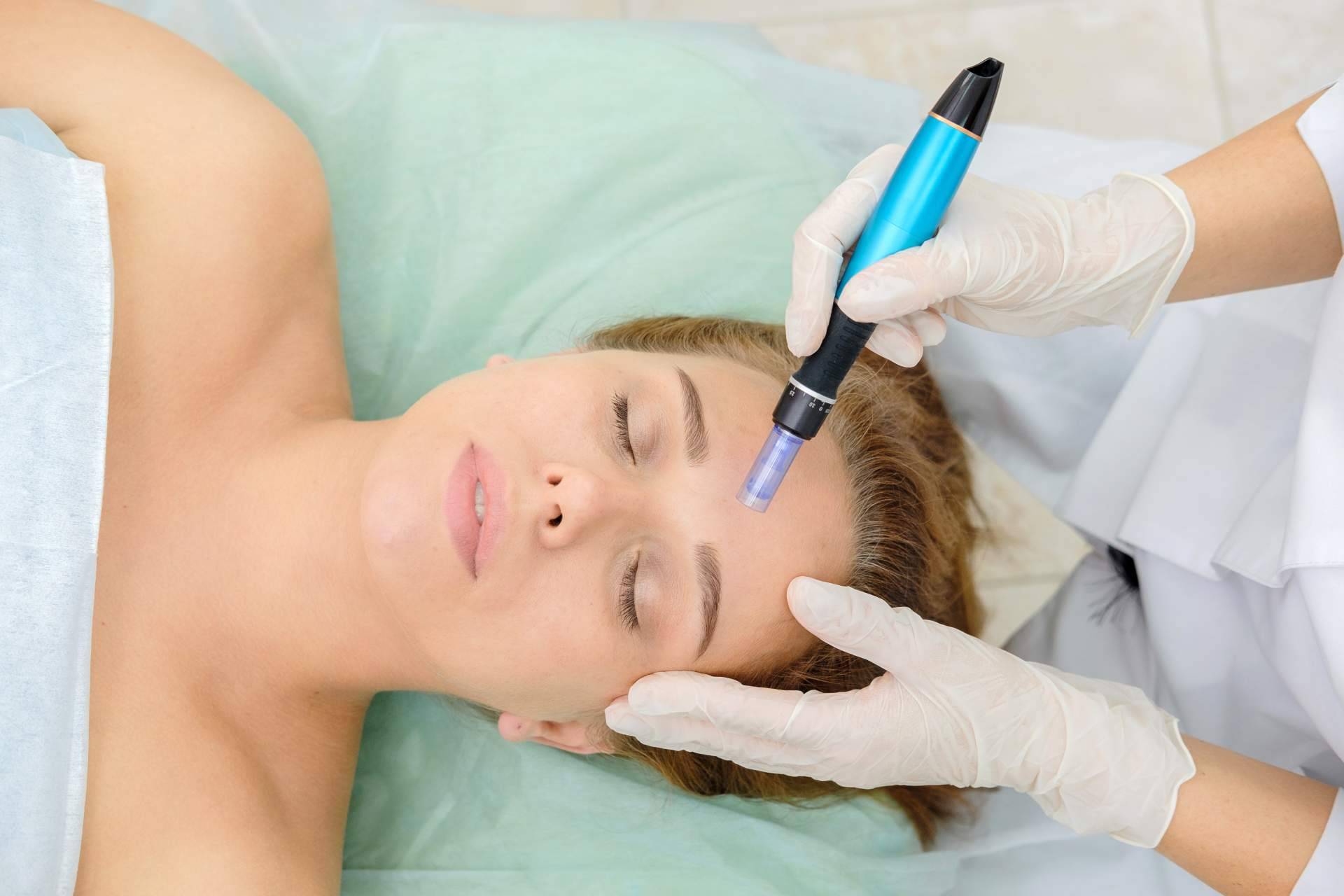 Tratamiento de mesoterapia BIO para rejuvenecer la piel y activar su regeneración en la Policlínica ICD