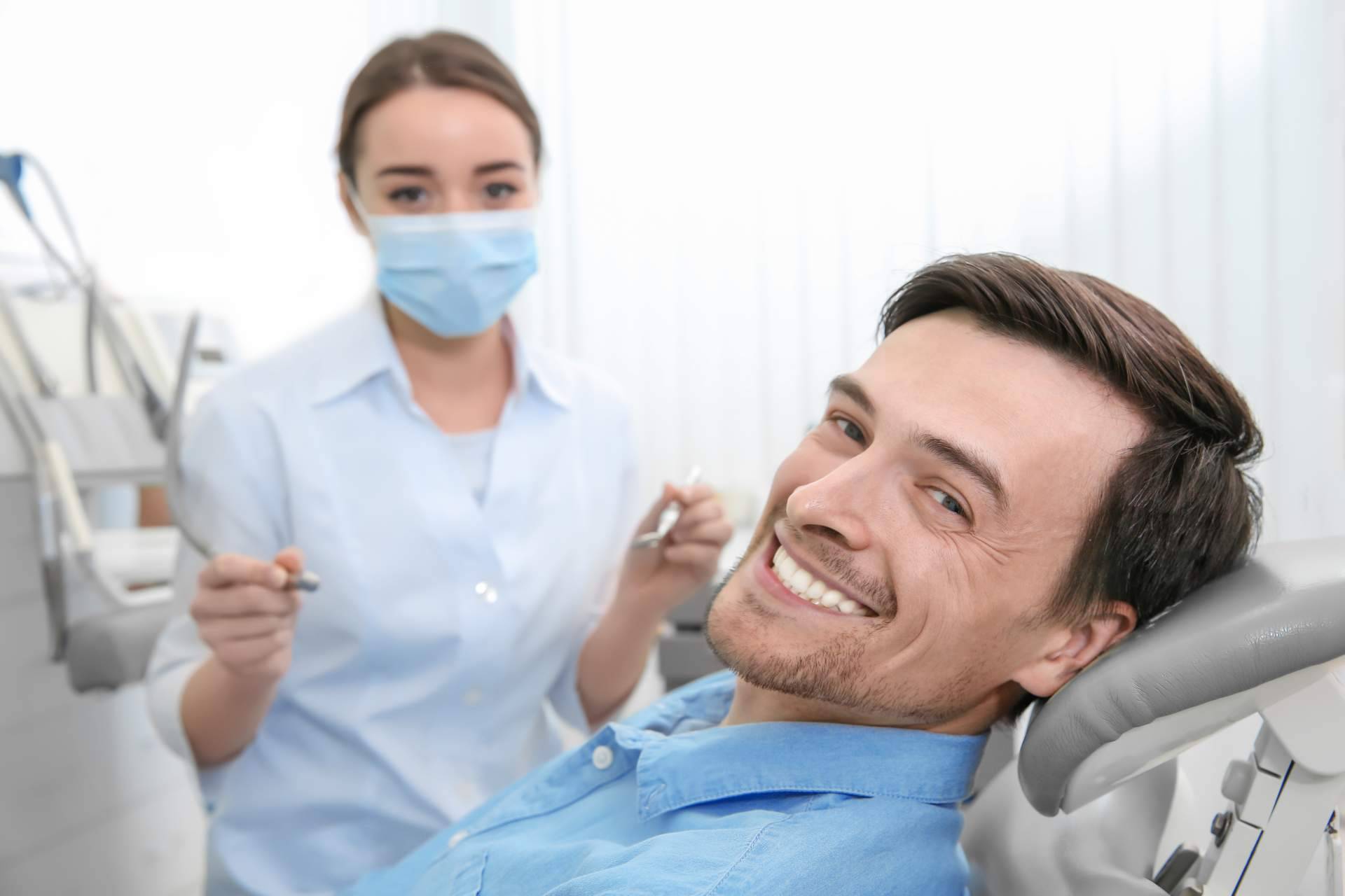 Cómo se trata la periodontitis de la mano de Clínicas Dentalbell
