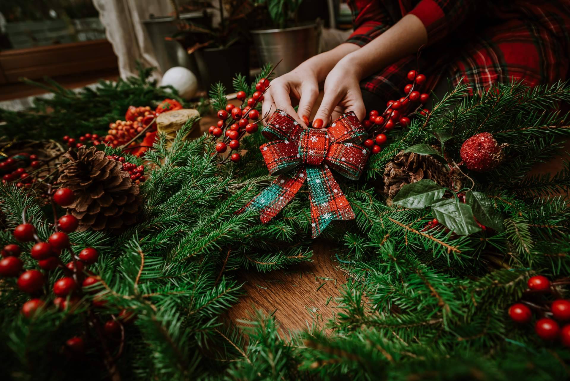 Árboles de Navidad y otra decoración navideña disponible en Ferretería24h.es