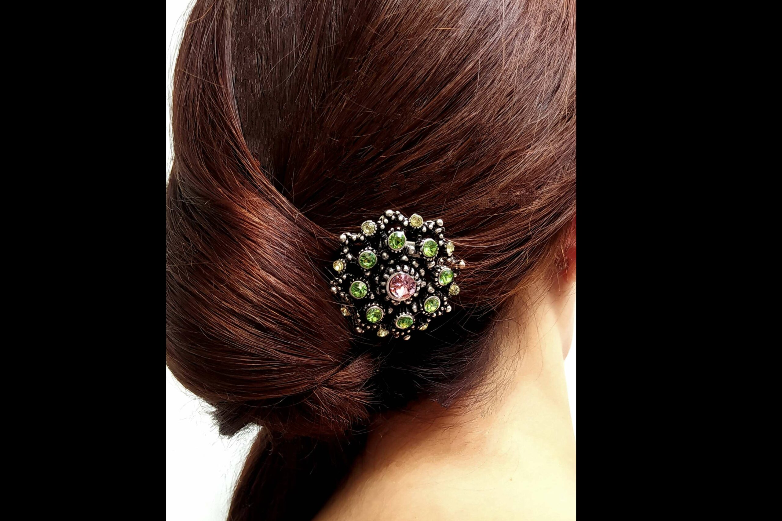 Full & Briss dispone de broches elegantes con doble sistema