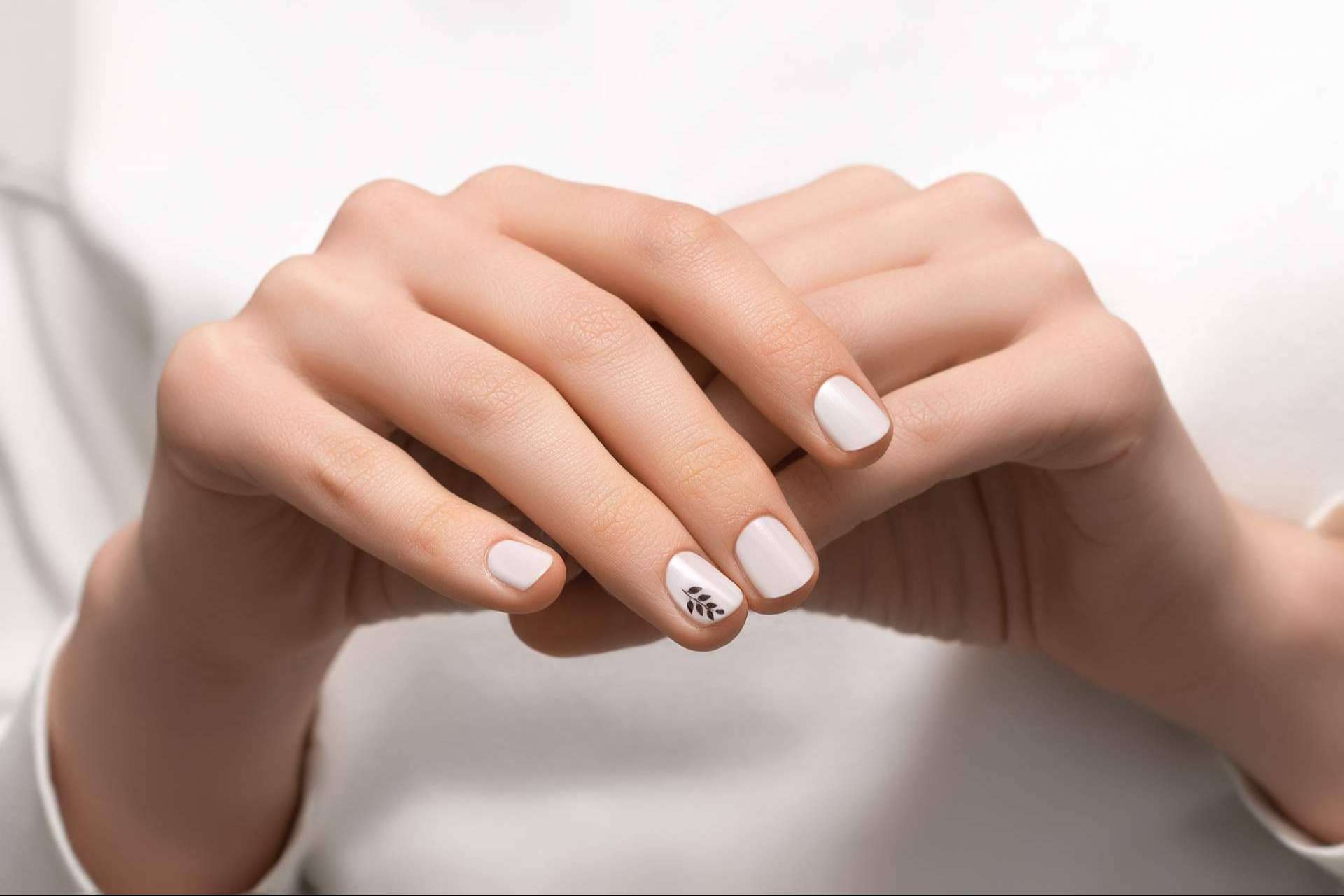 La relevancia de usar productos profesionales para el cuidado de manos, pies y uñas, por Upsala Cosmetic
