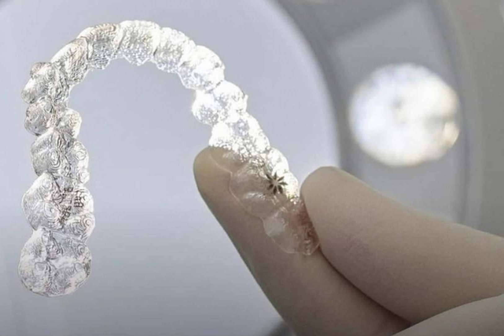 Las ventajas que ofrece el tratamiento Invisalign, por Clínica dental Carmen Díaz