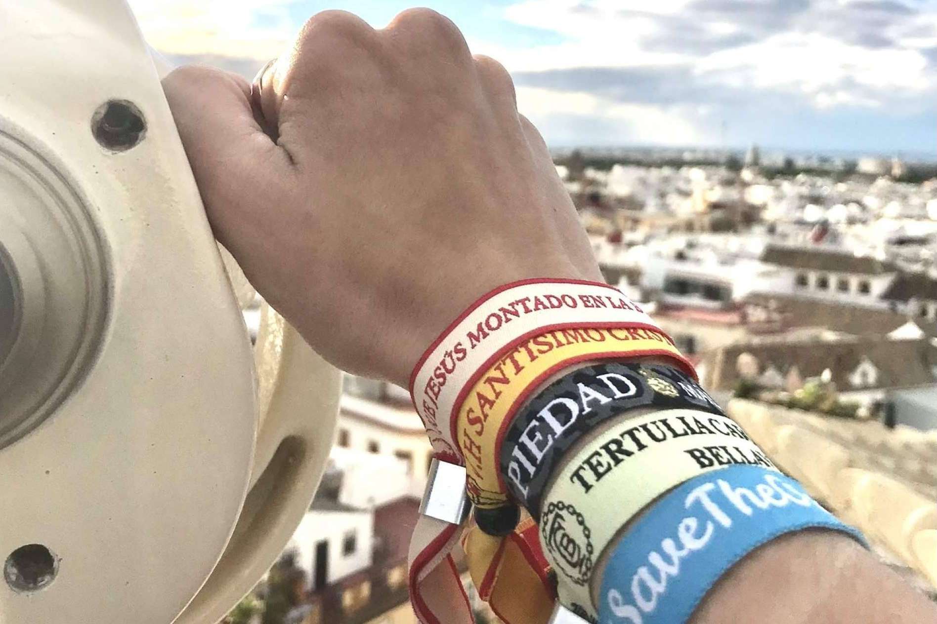 Recaudación de fondos a través de pulseras de tela personalizadas, la apuesta de las asociaciones y ONG
