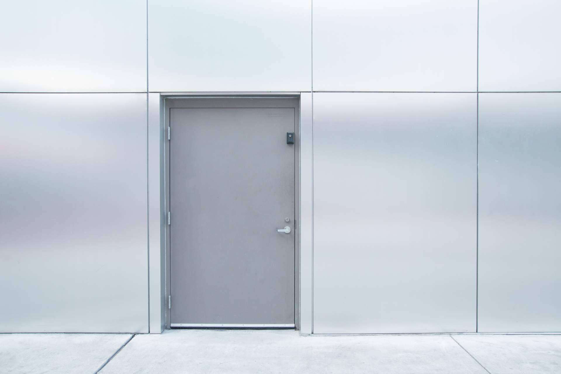 Las puertas galvanizadas son garantía de seguridad y durabilidad, por Domuino.es