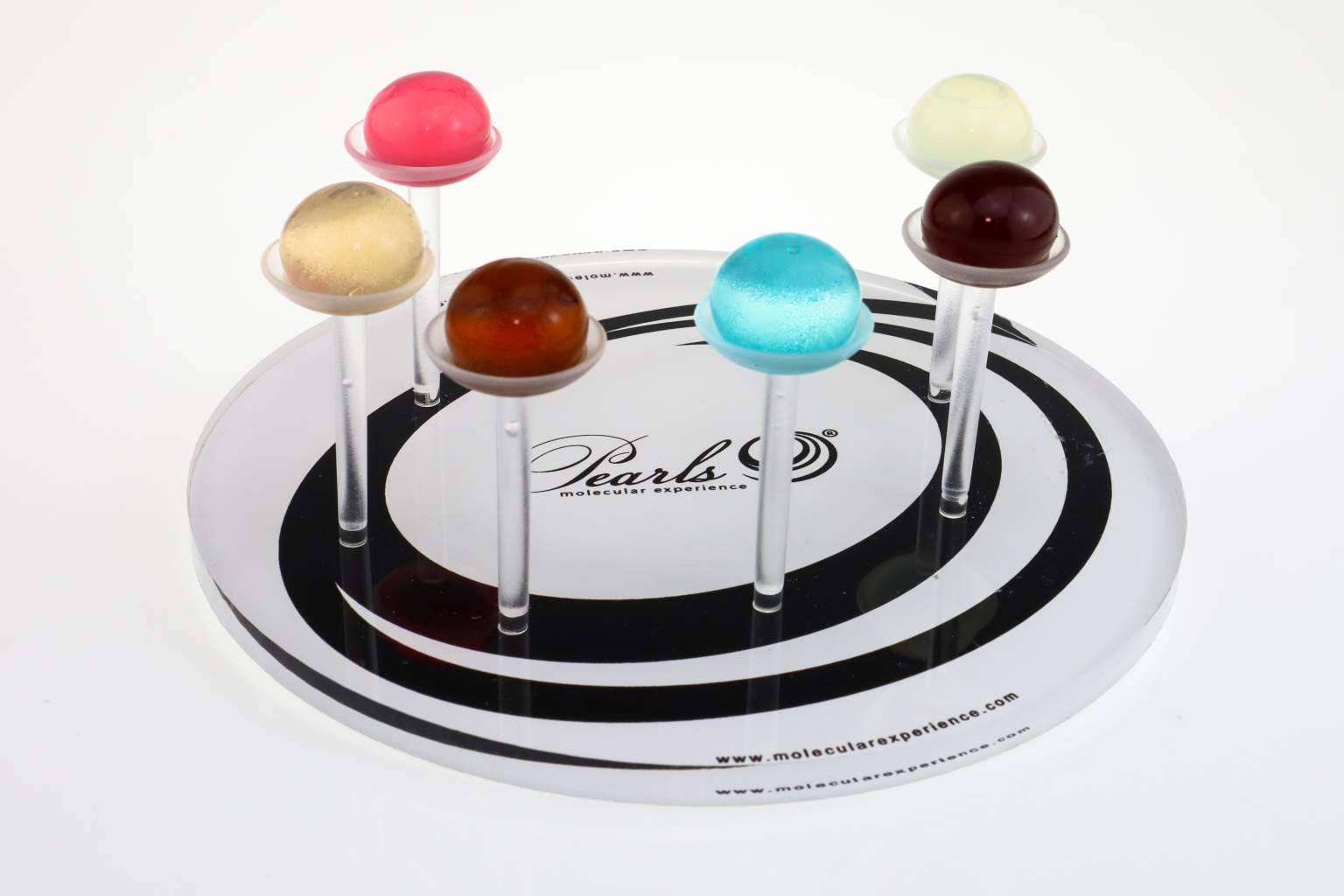 Los cócteles esféricos de Pearls Molecular Experience ya están a la venta