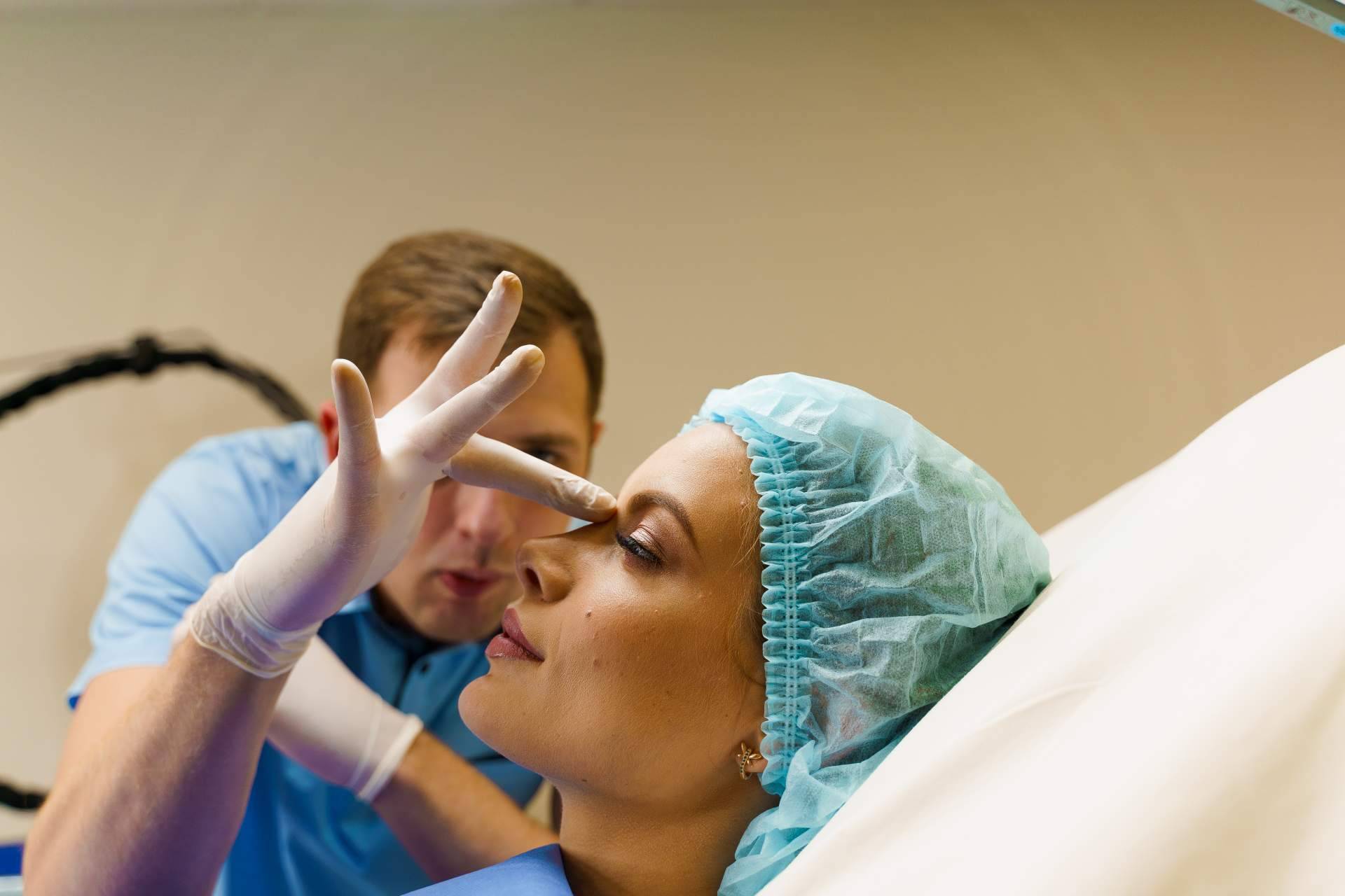 Model Bell realiza cirugías plásticas de nariz y rinoplastias ultrasónicas