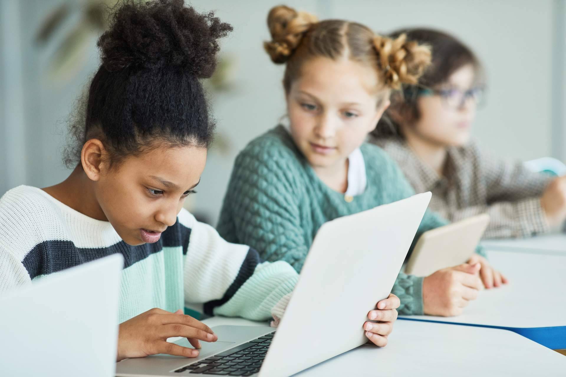 Aprender programación con SWIFT, el lenguaje óptimo para la formación de niños y niñas