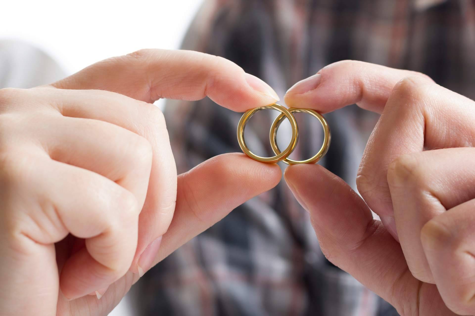 Un brillante pacto de amor se sella con los anillos de compromiso, por El Rubí Joyeros