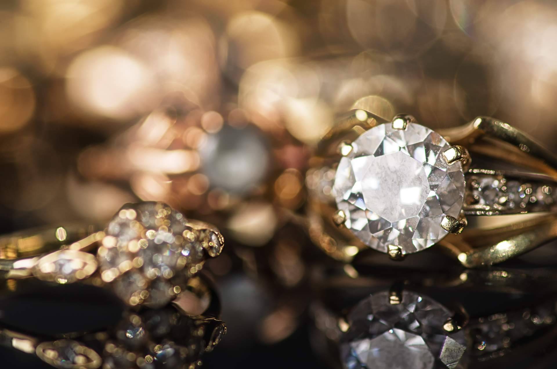 Los pendientes de oro El Rubí aportan un toque elegante y sofisticado
