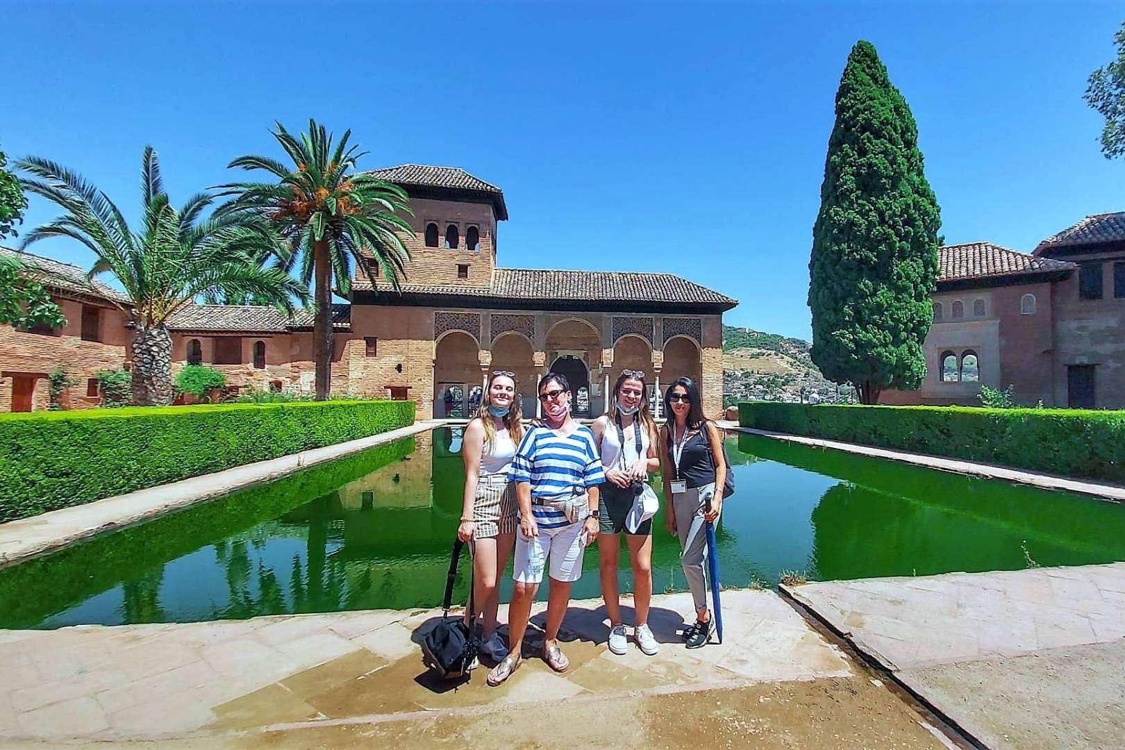 Nazarí Tours Granada ofrece una experiencia única visitando la Alhambra