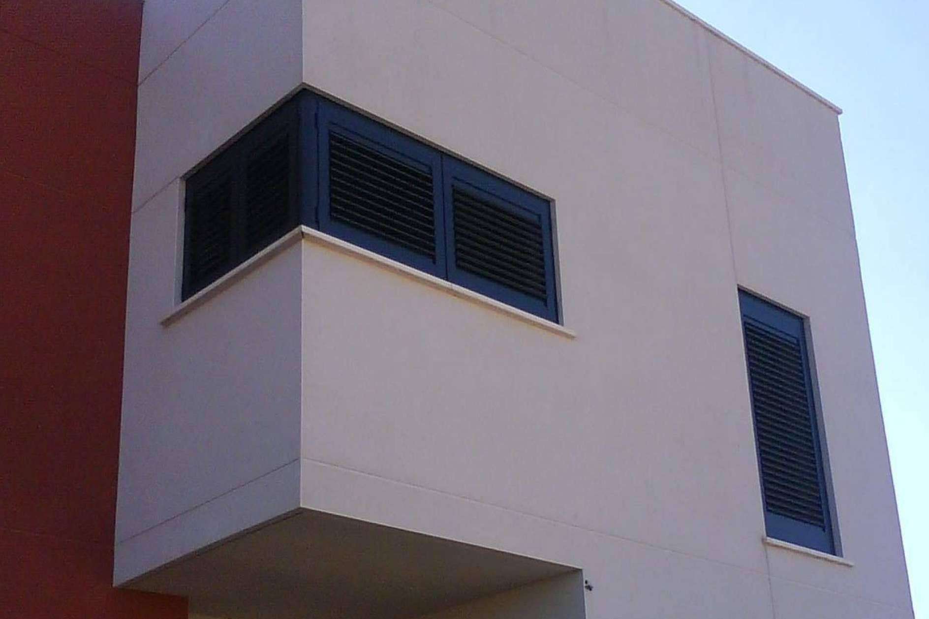 Seguridad y elegancia con las persianas mallorquinas de aluminio de Mallorlux