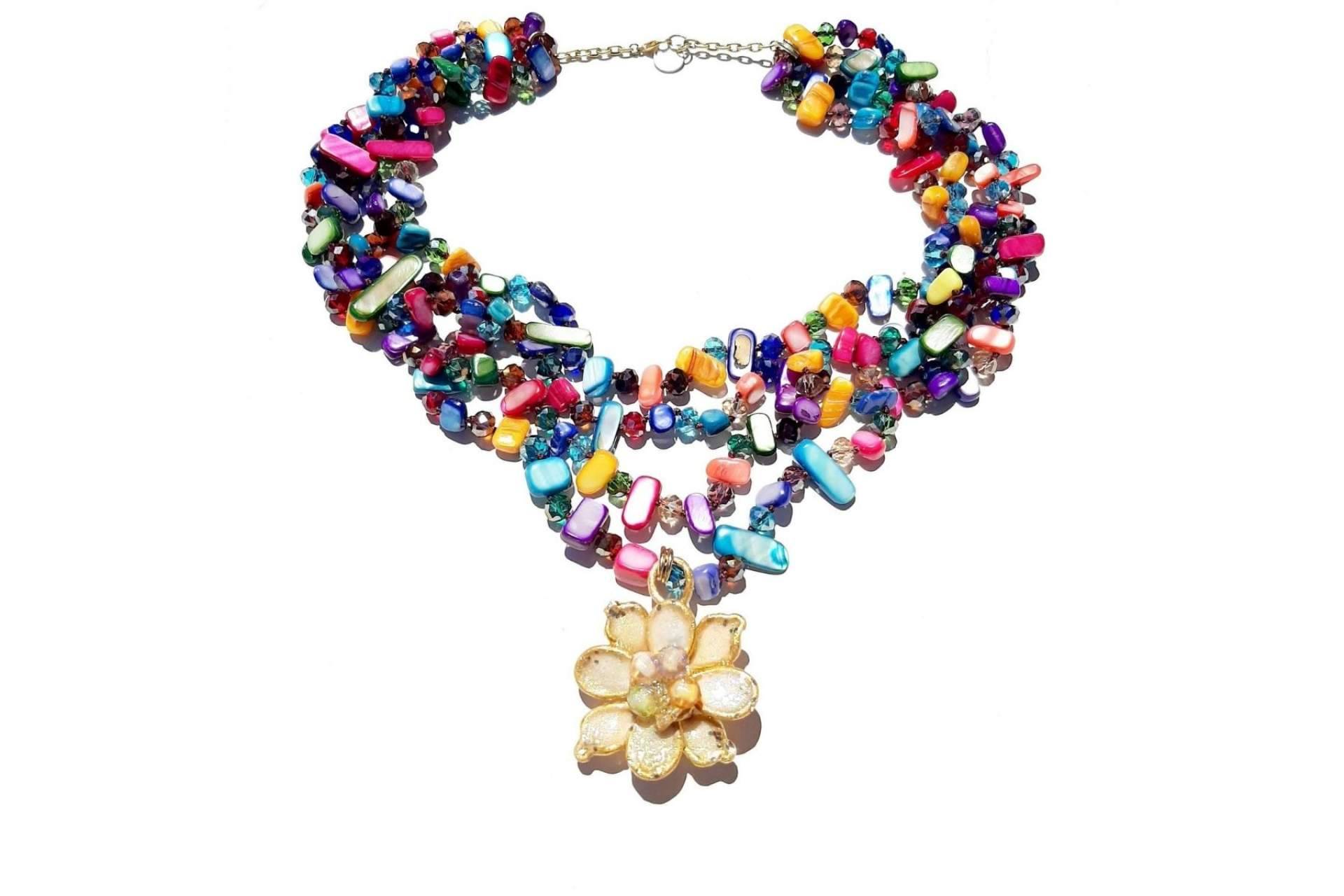 Los collares de flores y las joyas artesanales de BY EME JOYAS