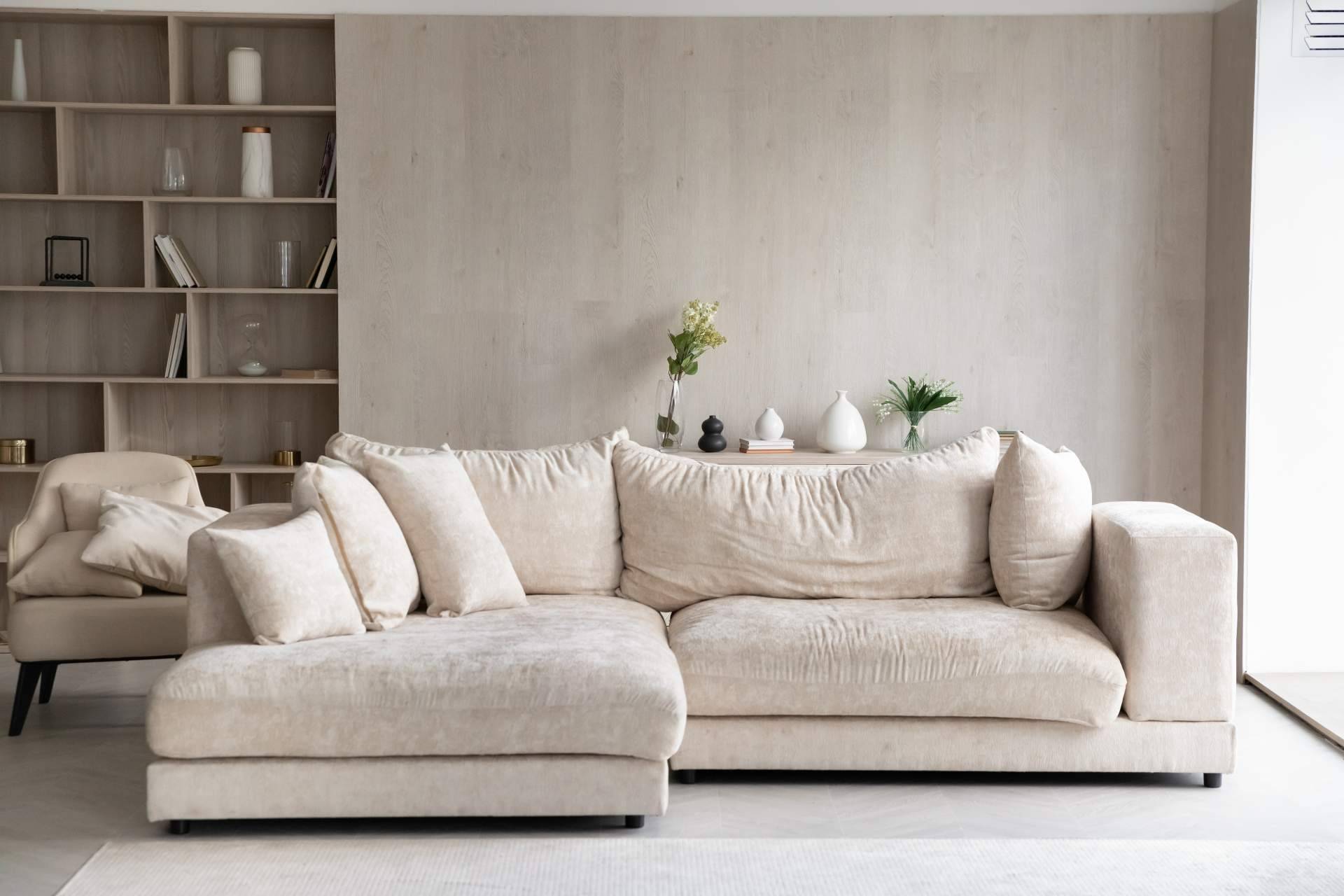 Alquiler de mobiliario ideal para empleados destinados en Madrid, con Home Essentials