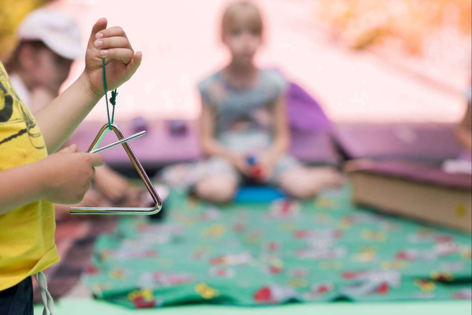 ¿Qué beneficios aporta la música y la percusión en los niños?