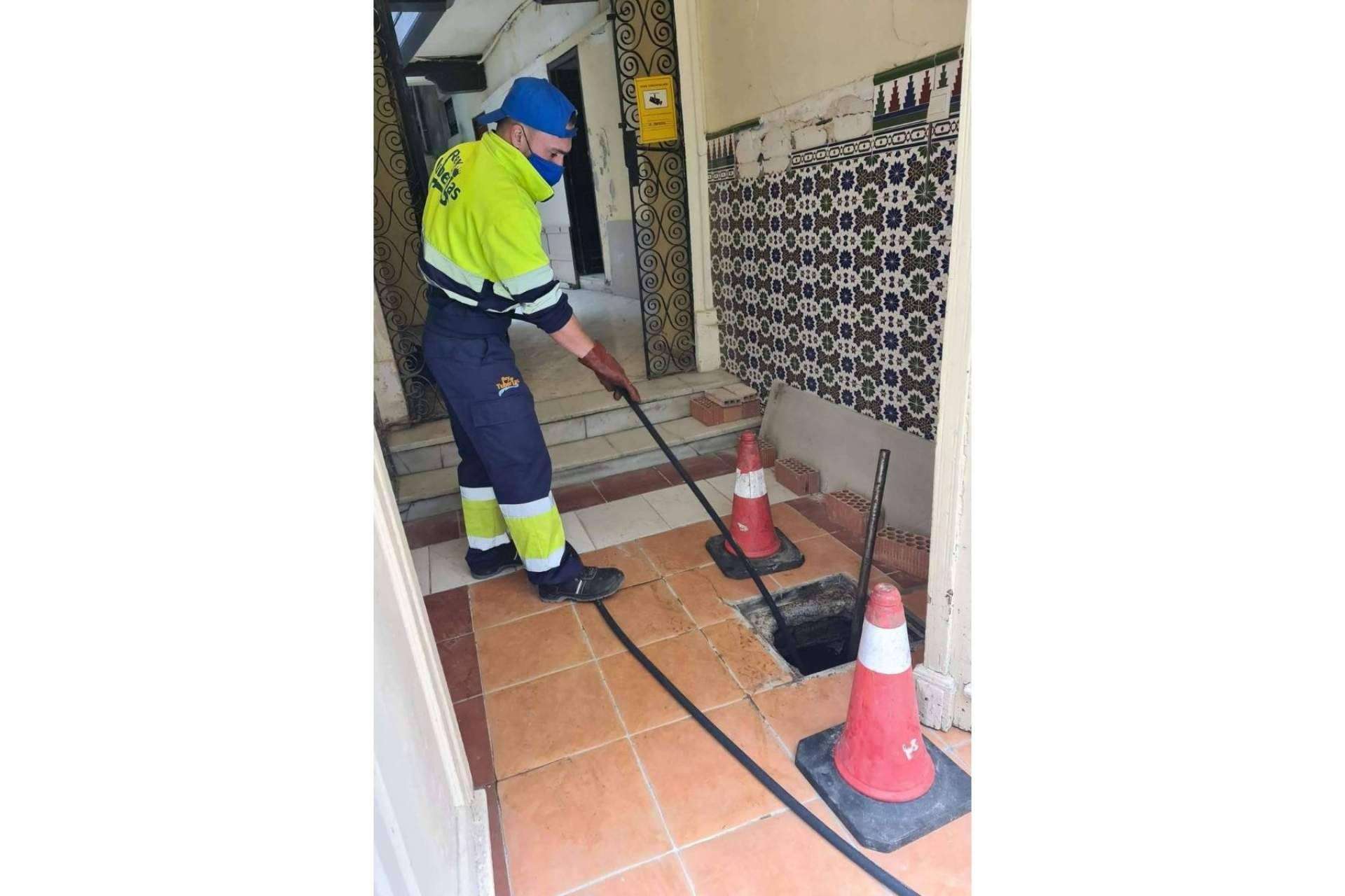 Solucionar un desatoro del fregadero cuanto antes es esencial para evitar un problema mayor, según Rey Tuberías