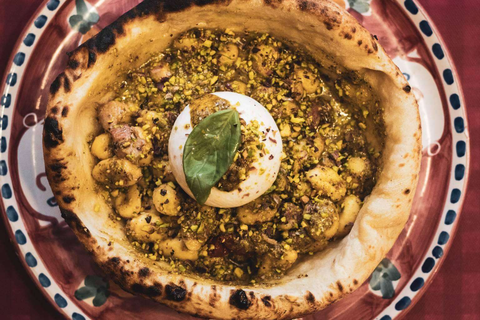 Platos para todos los gustos en el restaurante italiano Spaccanapoli Barcelona, ubicado en el barrio Ciutat Vella