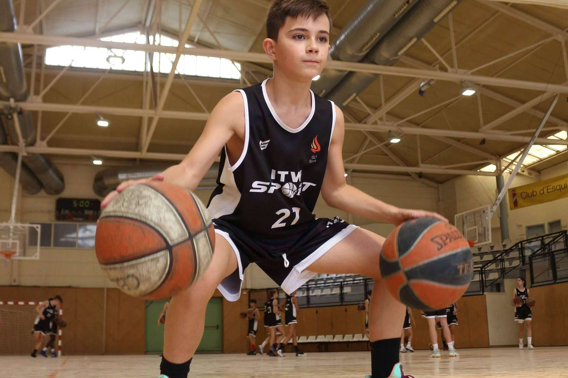 ¿Cómo se puede mejorar la técnica en un centro de tecnificación de baloncesto como ITW Sport?
