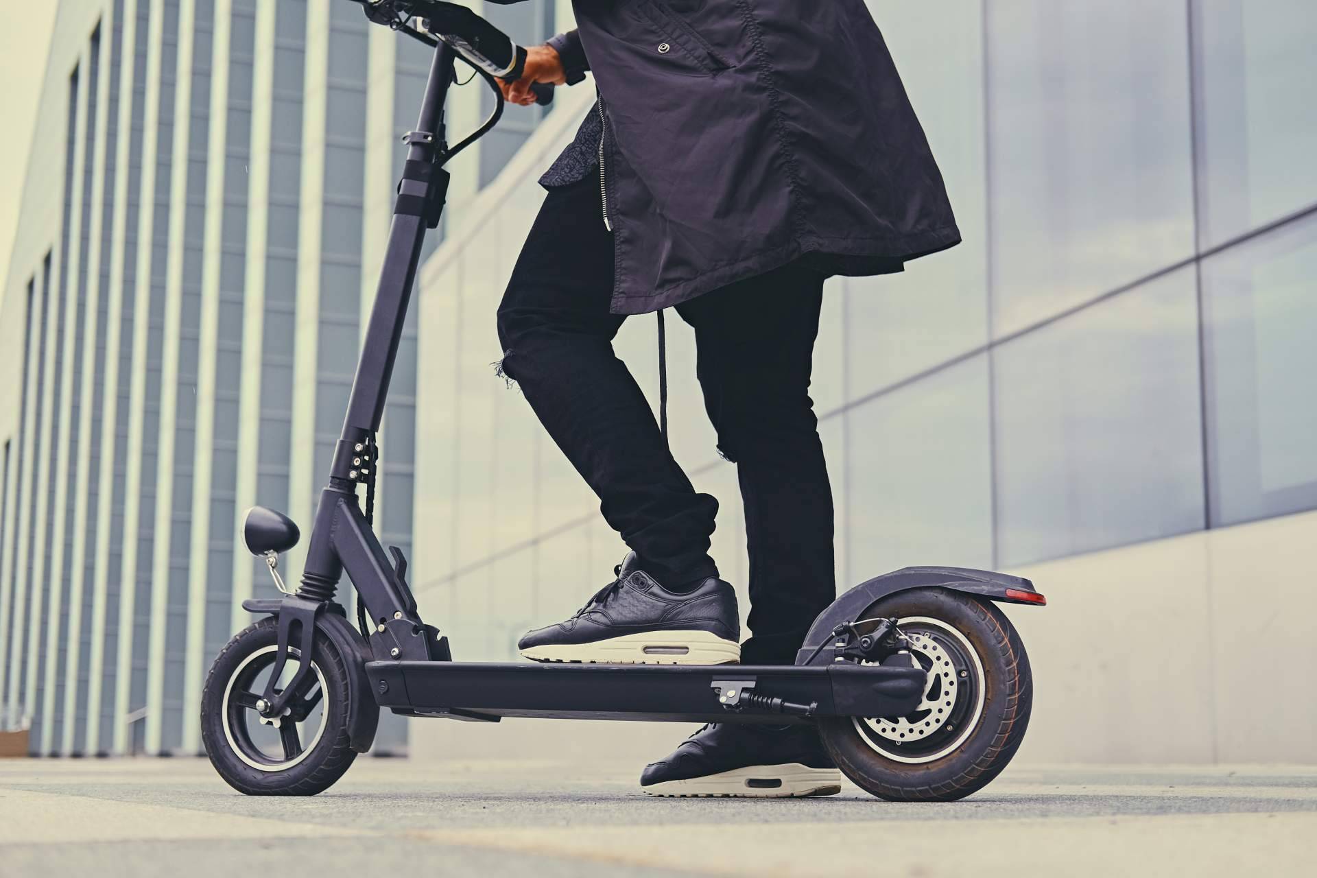 Alquilar patinete eléctrico Barcelona con LYNX y descubrir la ciudad con sus tours autoguiados por GPS