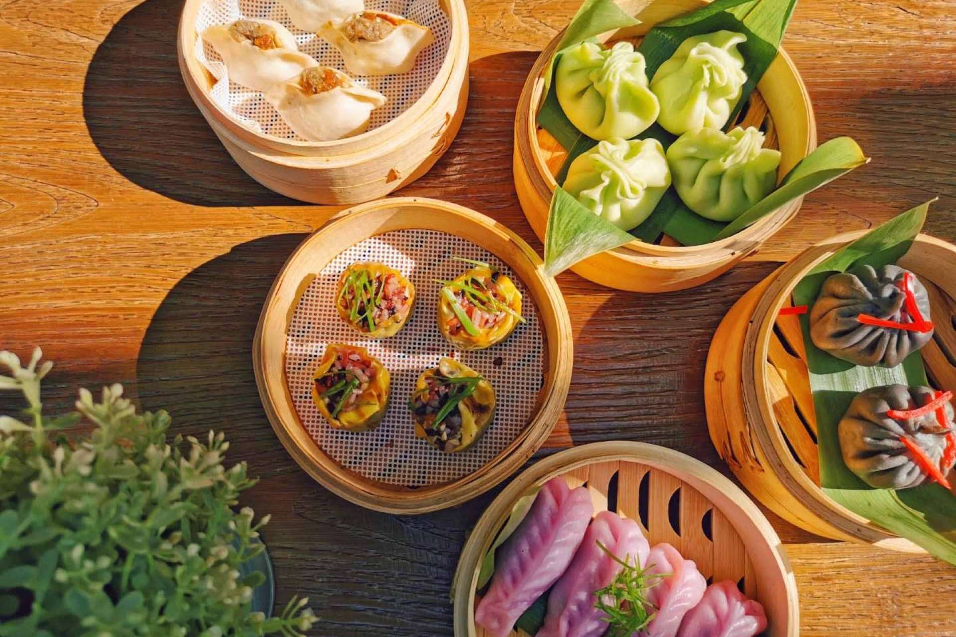 Reservar un pedido online y probar una gran variedad de platos de la comida tradicional china en el restaurante Dim Sum Market Madrid
