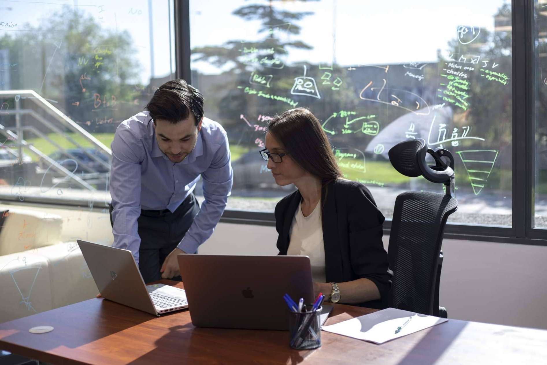 La escuela de negocios ESIE lanza su propio programa de becas para fomentar el talento y el liderazgo empresarial