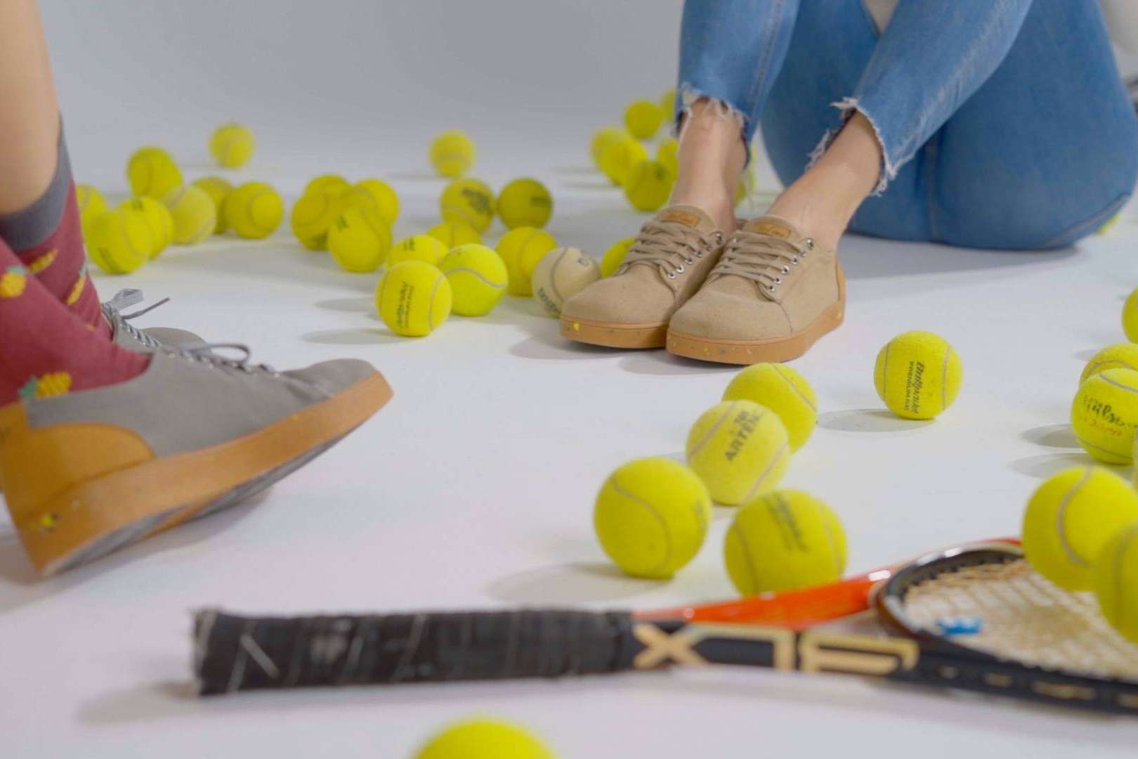 Zapatillas fabricadas a partir de pelotas de tenis recicladas, el innovador proyecto español de NoTime