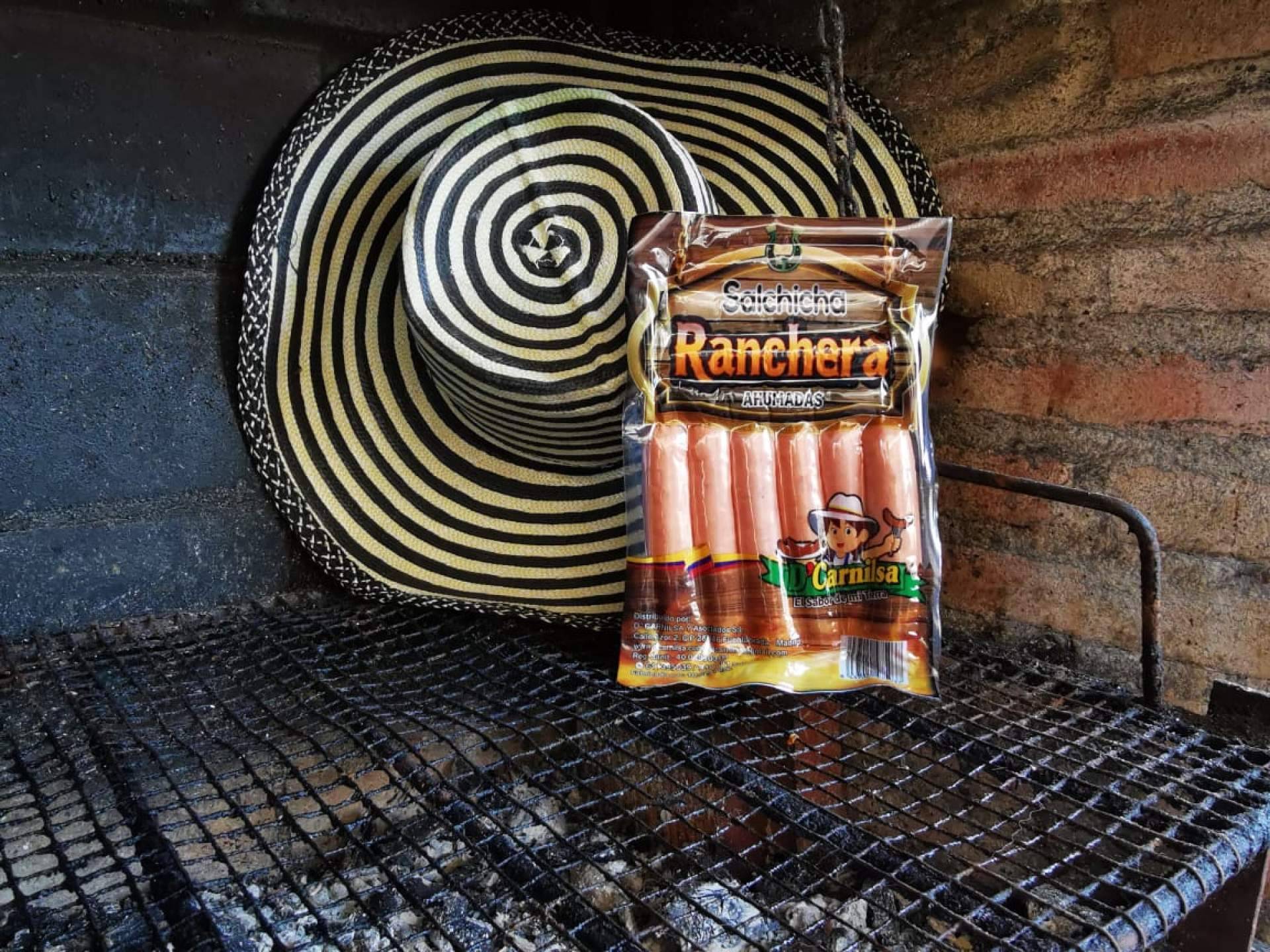 ¿Cuál es el origen de la salchicha ranchera comercializada por D'Carnilsa?