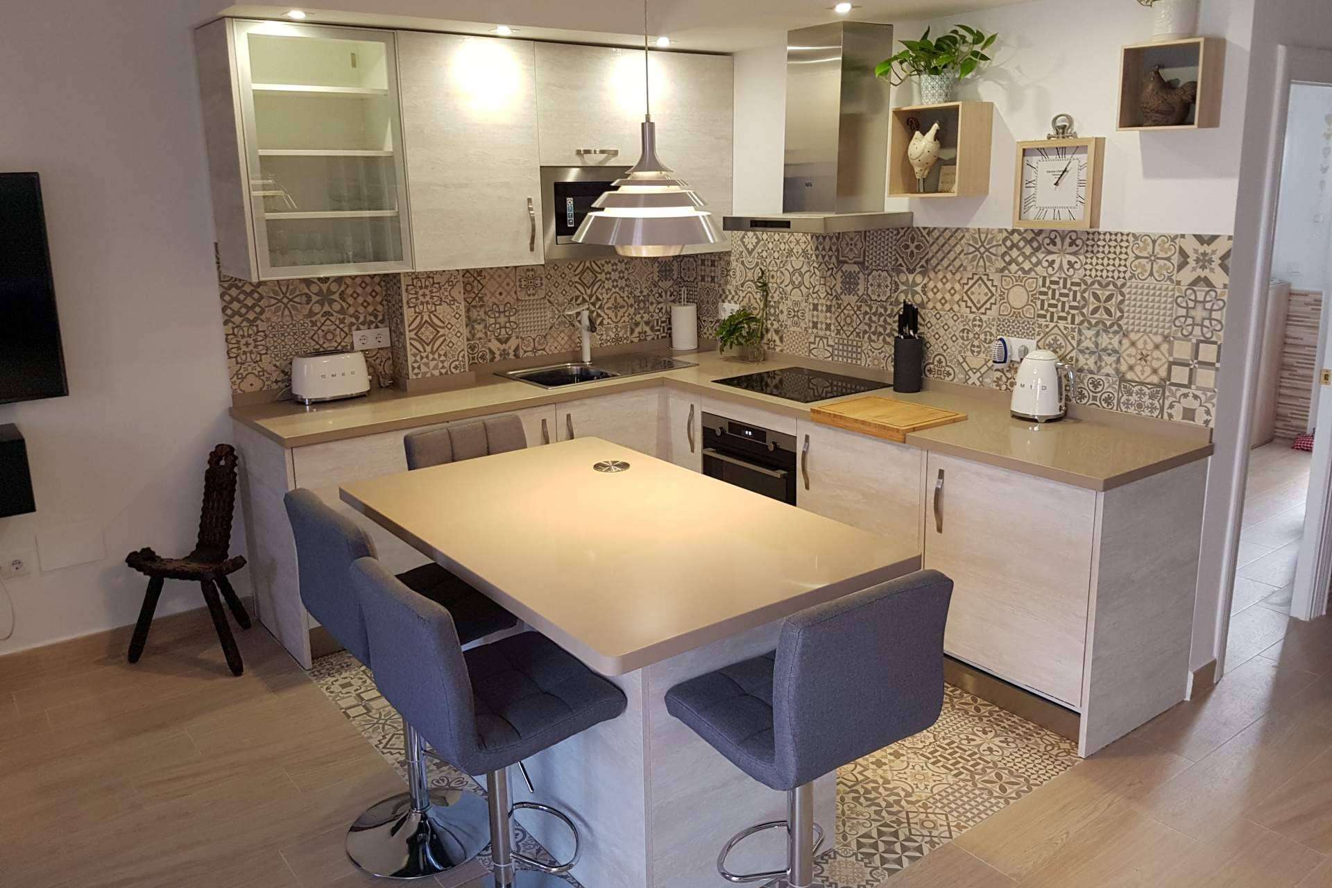 ¿Dónde encontrar diseños modernos de cocinas en Málaga? Idecocina