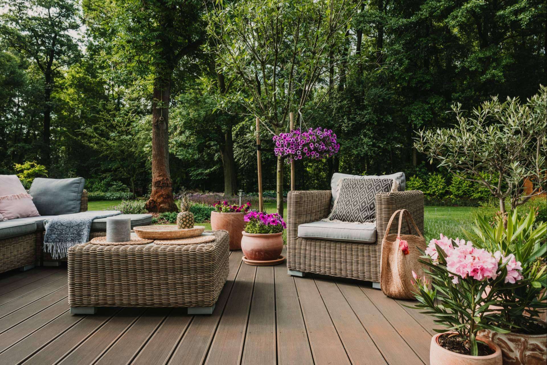 Muebles & House ofrece muebles de jardín y baño baratos por liquidación
