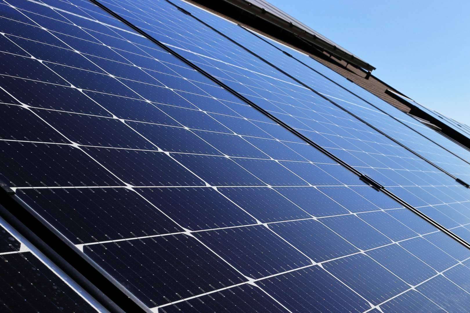 Paneles solares instalados en una comunidad de vecinos gracias a los servicios de Ingeniería MASRED