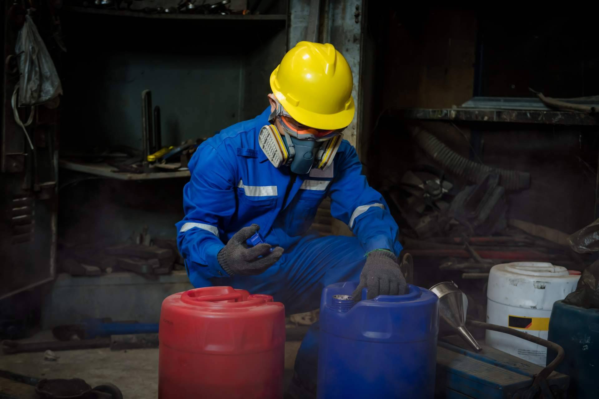 ¿Por qué es importante la seguridad industrial? Absorbentes y Cubetos