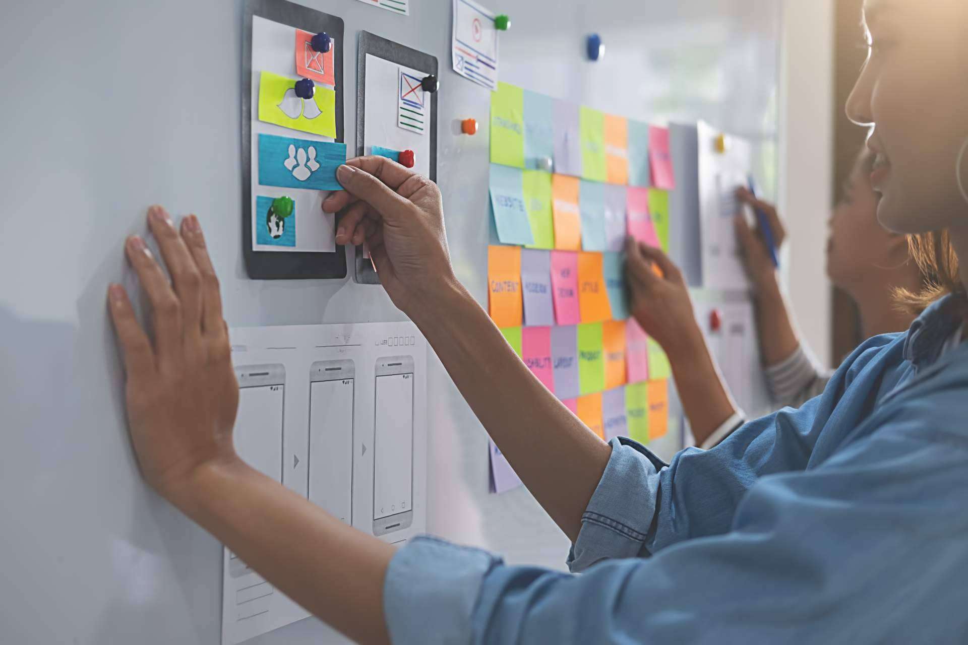 ¿Por qué es importante contar con expertos para crear una estrategia de contenidos para las empresas? Clover
