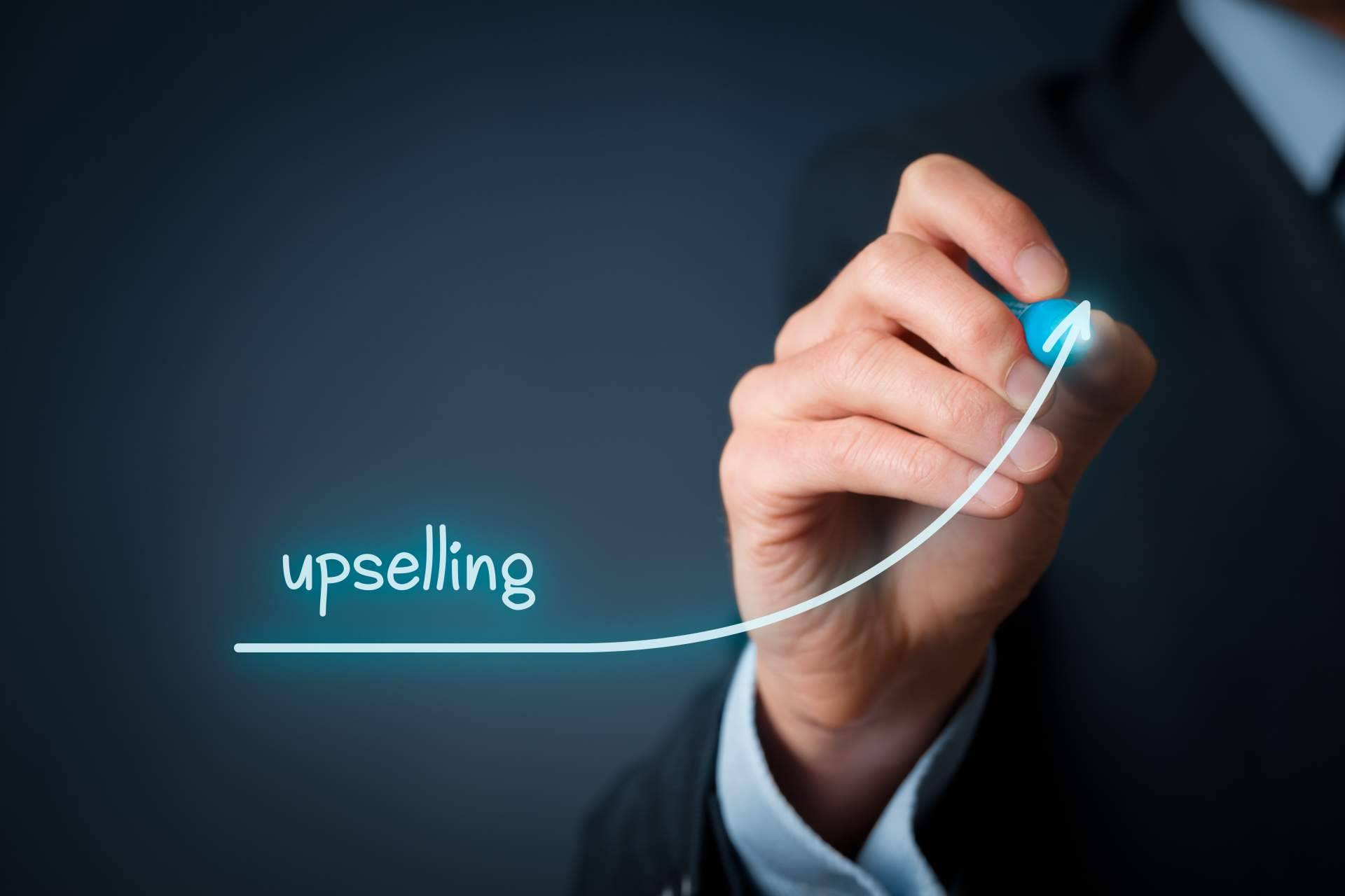 Las ventajas de implementar un programa de upselling, por Agustín Herrera