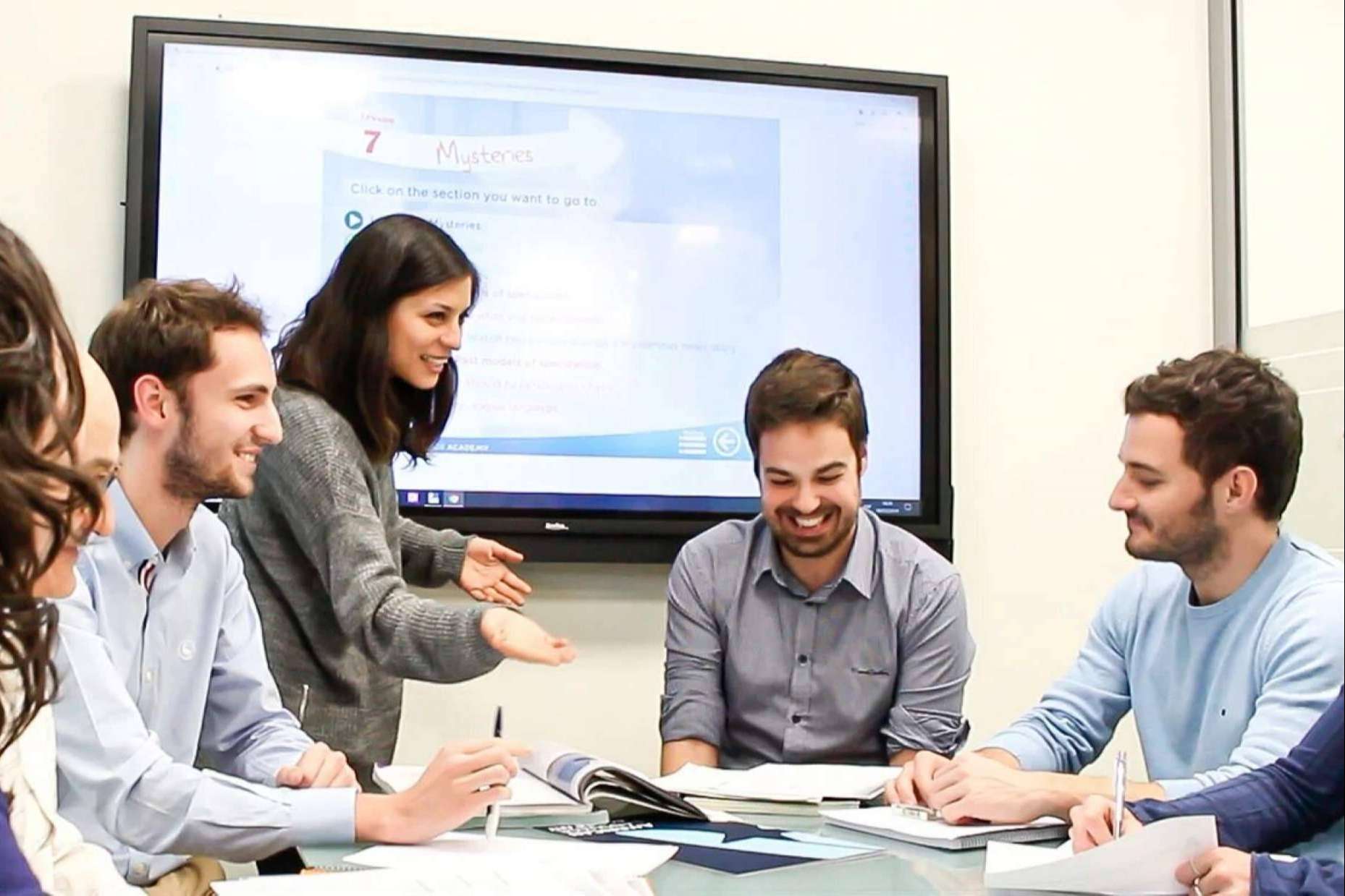 Academia ofrece probar gratis clases de inglés online premiadas