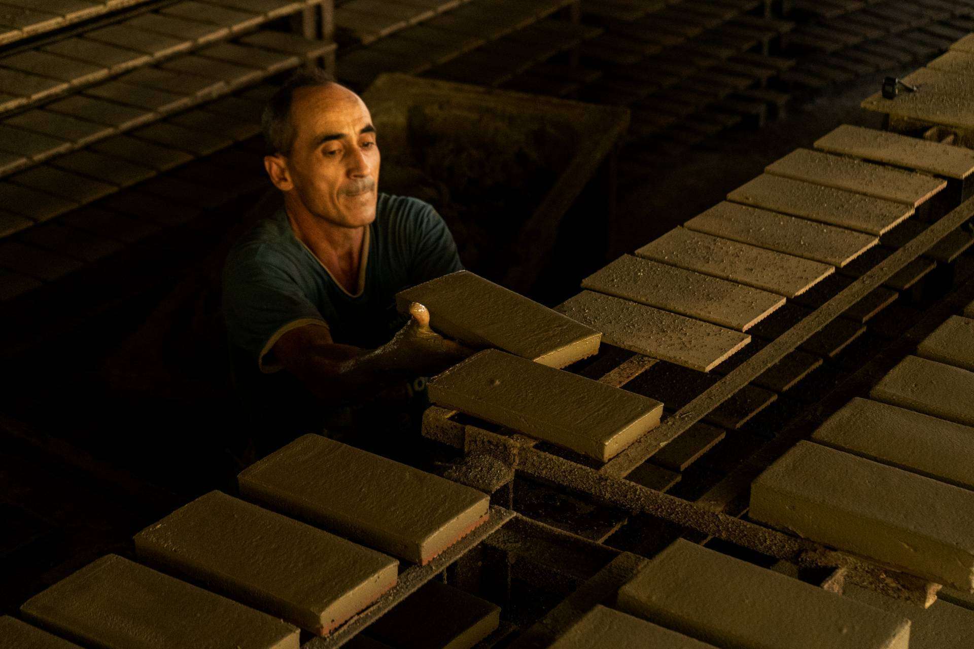 Cerámicas Catalino ofrece suelos de barro artesanales
