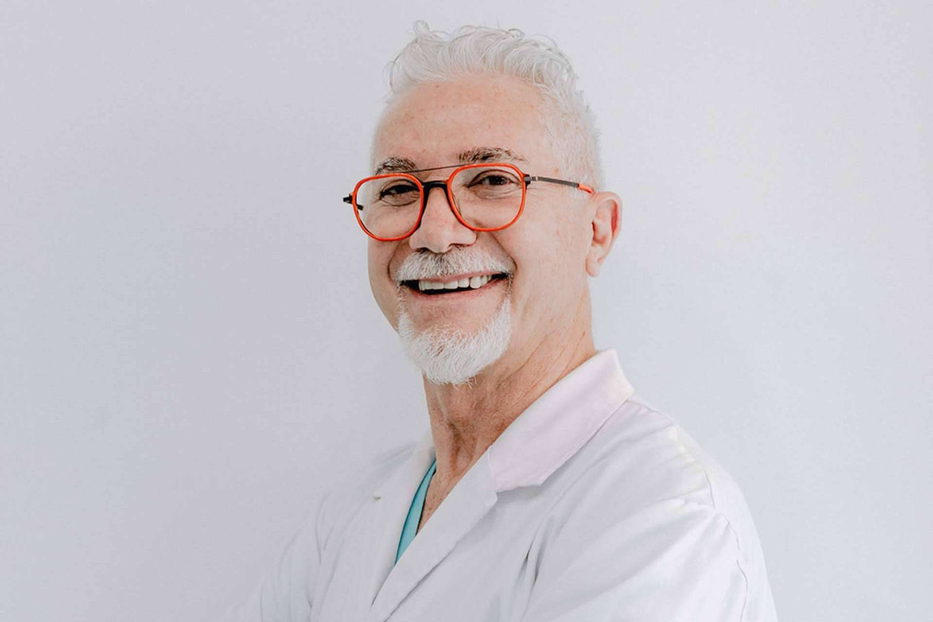 El Dr. Roy Camacho, uno de los cirujanos estéticos mejor valorados en Madrid